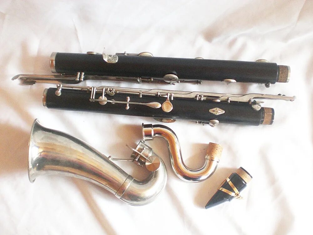 Бас кларнет диапазон. Selmer cl211 кларнет bb. Басовый кларнет. Басовый кларнет png. Бас кларнет.