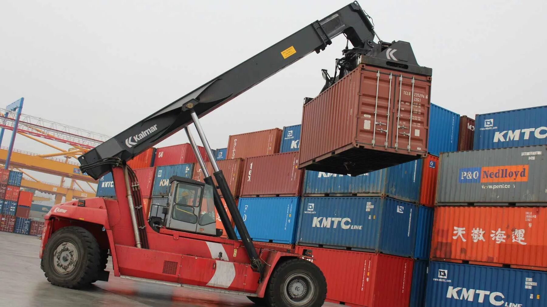 Зимник певек билибино. Колыма трасса зимник. Грузоперевозки магадан. Якутска в магадан трасса колыма. Грузоперевозки магадан.