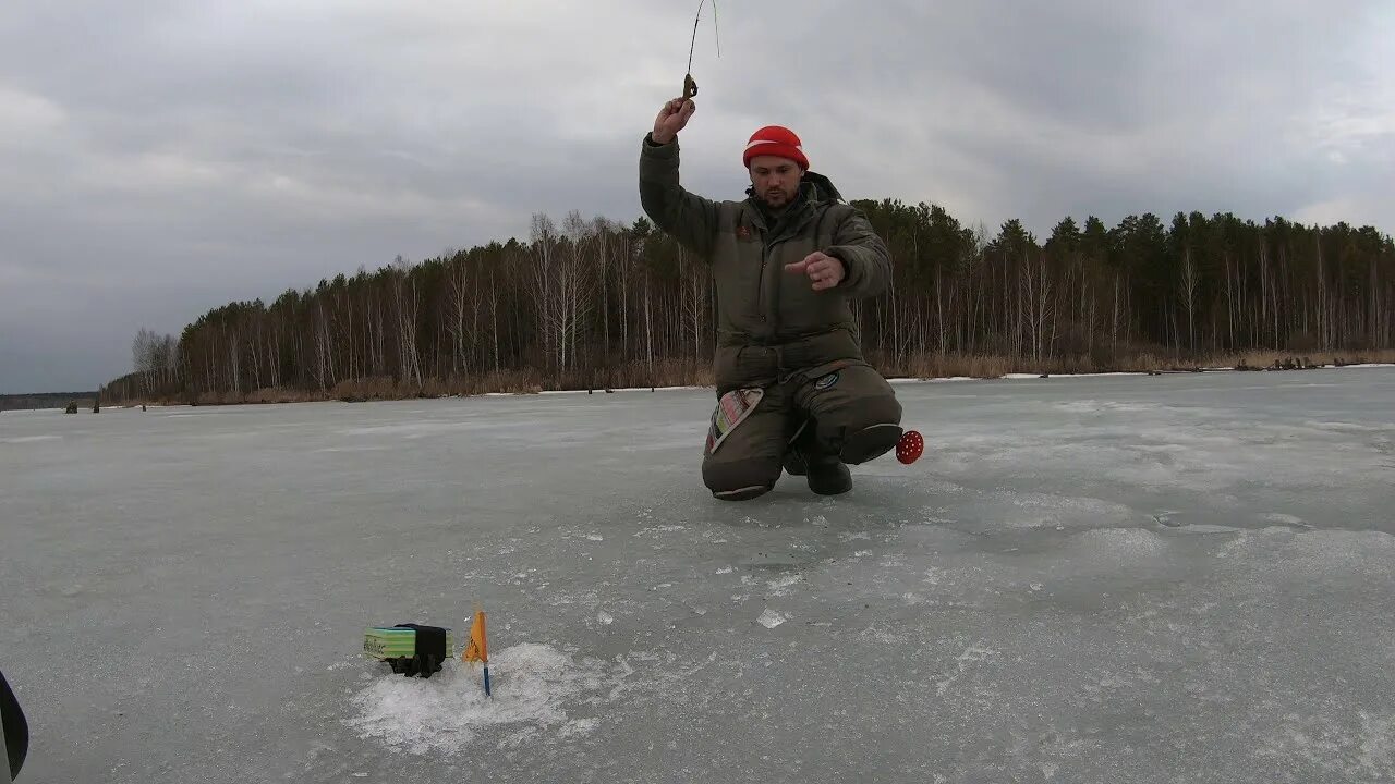 Рыбалка на белоярском водохранилище в контакте. Рыбалка на Белоярке зимой. Рыбалка на Белоярке. Рыбалка по последнему льду на Урале. Ловля плотвы и окуня по последнему льду.