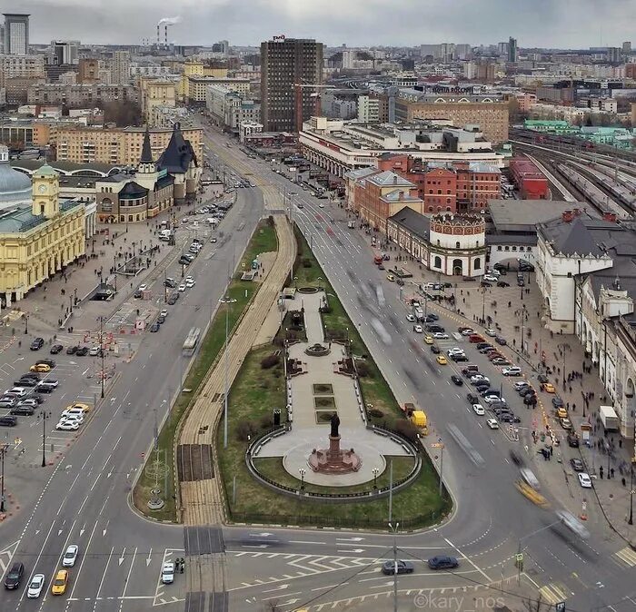 Комсомольская площадь