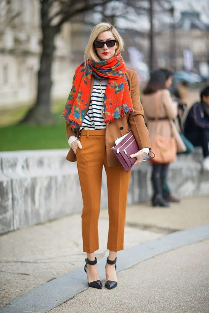 Нижний образ. Терракотовые брюки Street Style. Яркие осенние образы. Стильные яркие образы. Осенние образы в одежде.