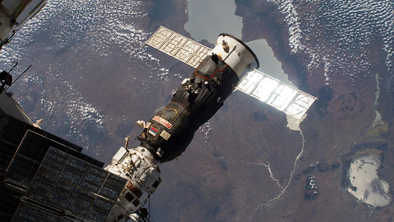 Прогресс 72. Завод прогресс логотип. Передний отвал грейдера сдм 25. Плавающий экскаватор amphimaster am200. Трактор грейдер советский.