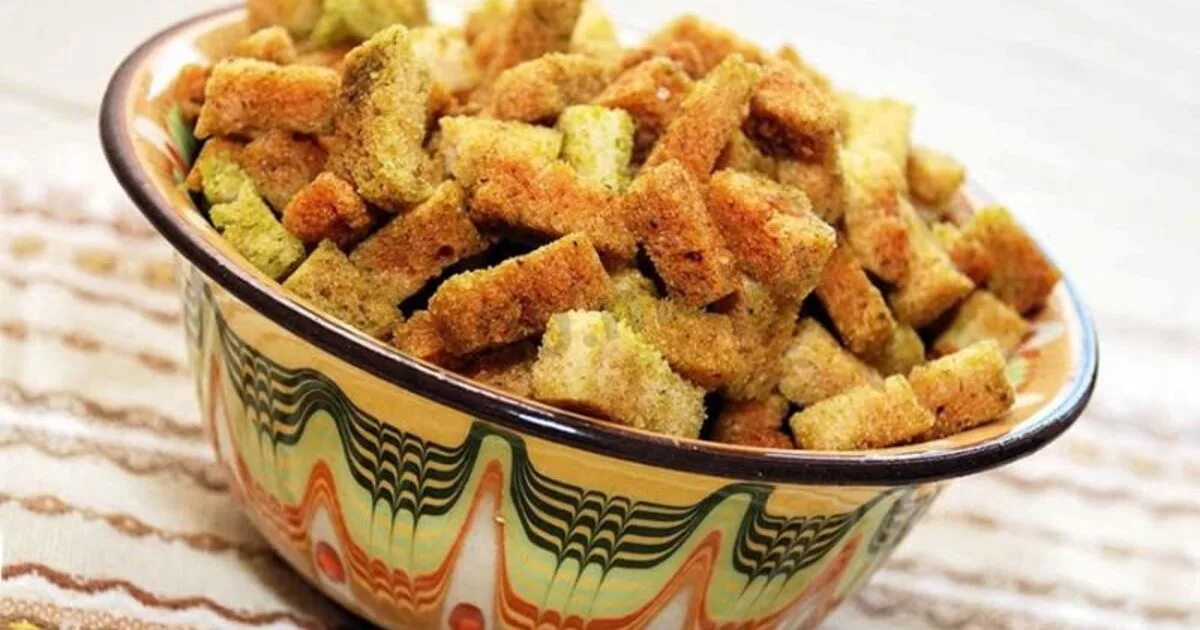 Сухарики в микроволновке. Сухарики из булочек. Сухарики из хлеба в микроволновке. Микроволновая печь для хлеба. Сухарики из багета в микроволновке.