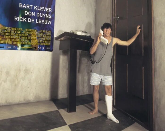 Глубокое море. Цитаты про море со смыслом. Оптическая иллюзия пляж или дверь. The sea that thinks. Иллюзия пляжа.