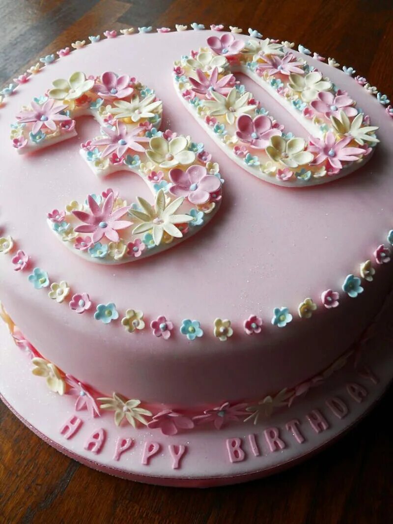 Как украсить торт девушке. Украшение торта. Торт для девушки. Декор торта для девочки. Тортик с днем рождения.