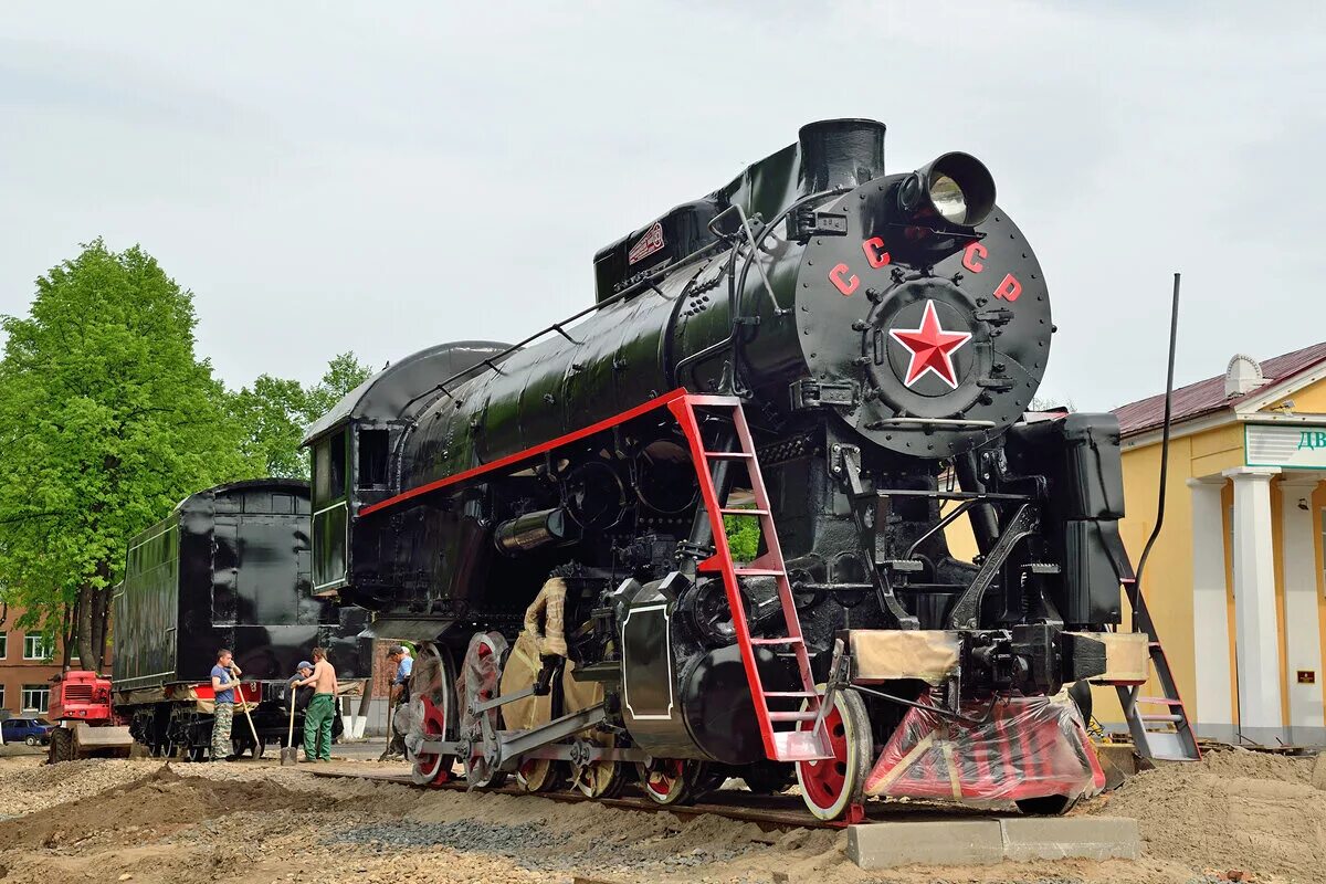 Паровоз платонов. Паровоз л-5122, Ярославль. Памятник паровозу в Ярославле. Паровоз Ярославль. Ярославль паровоз паровоз Ярославль.