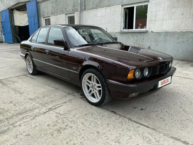 Купить б/у BMW 3 серии II (E30) 318i 1.8 MT (113 л.с.) бензин механика в Москве: