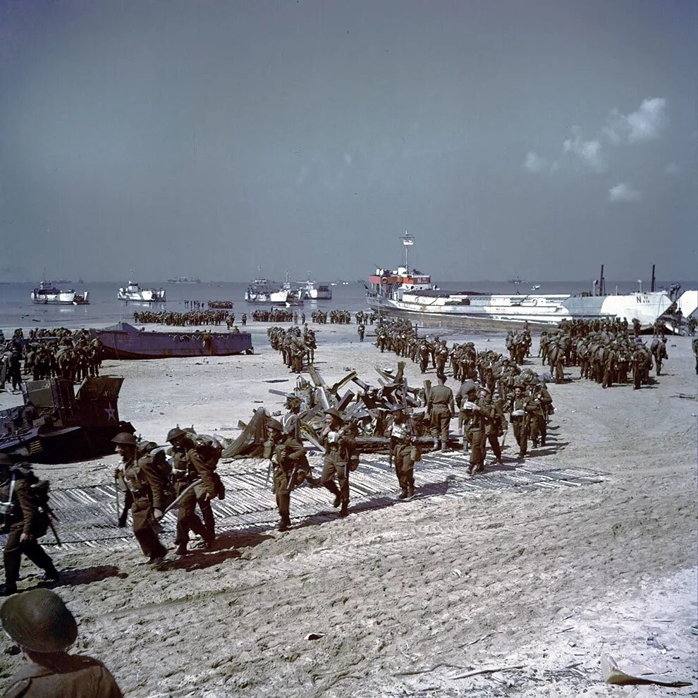 Высадка союзников в нормандии дата. Высадка в Нормандии 1944. День д Нормандия 1944. Операция Оверлорд высадка в Нормандии. Оверлорд высадка в Нормандии.