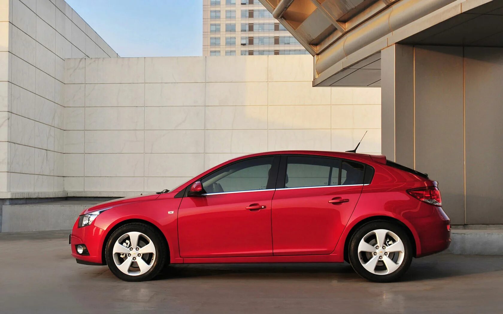 Автомобиль шевроле хэтчбек. Chevrolet Cruze Hatchback. Chevrolet Cruze Hatchback 2012. Chevrolet Cruze 2012 хэтчбек. Шевроле Круз 2011 хэтчбек.