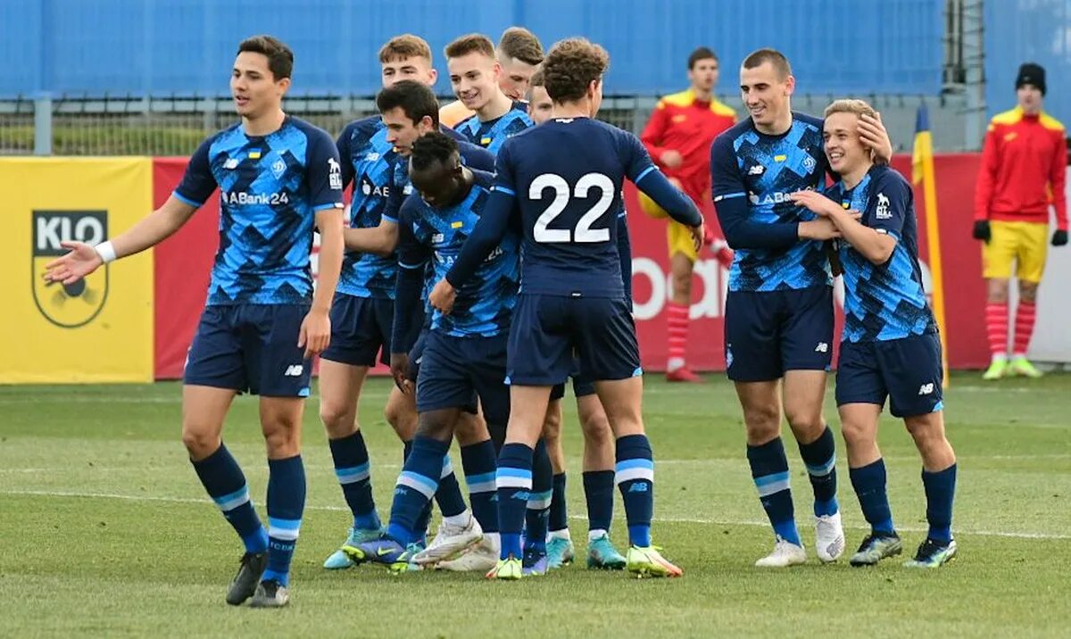 Динамо уефа. U-19 футбол. Киевское Динамо. Начало футбольного матча. Юношеский футбол Аргентина.