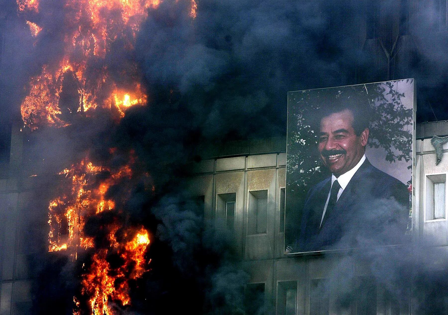 Хусейн повесили. Ирак Саддам Хусейн. Саддам Хусейн 2003. Свержение Саддама Хусейна в Ираке.