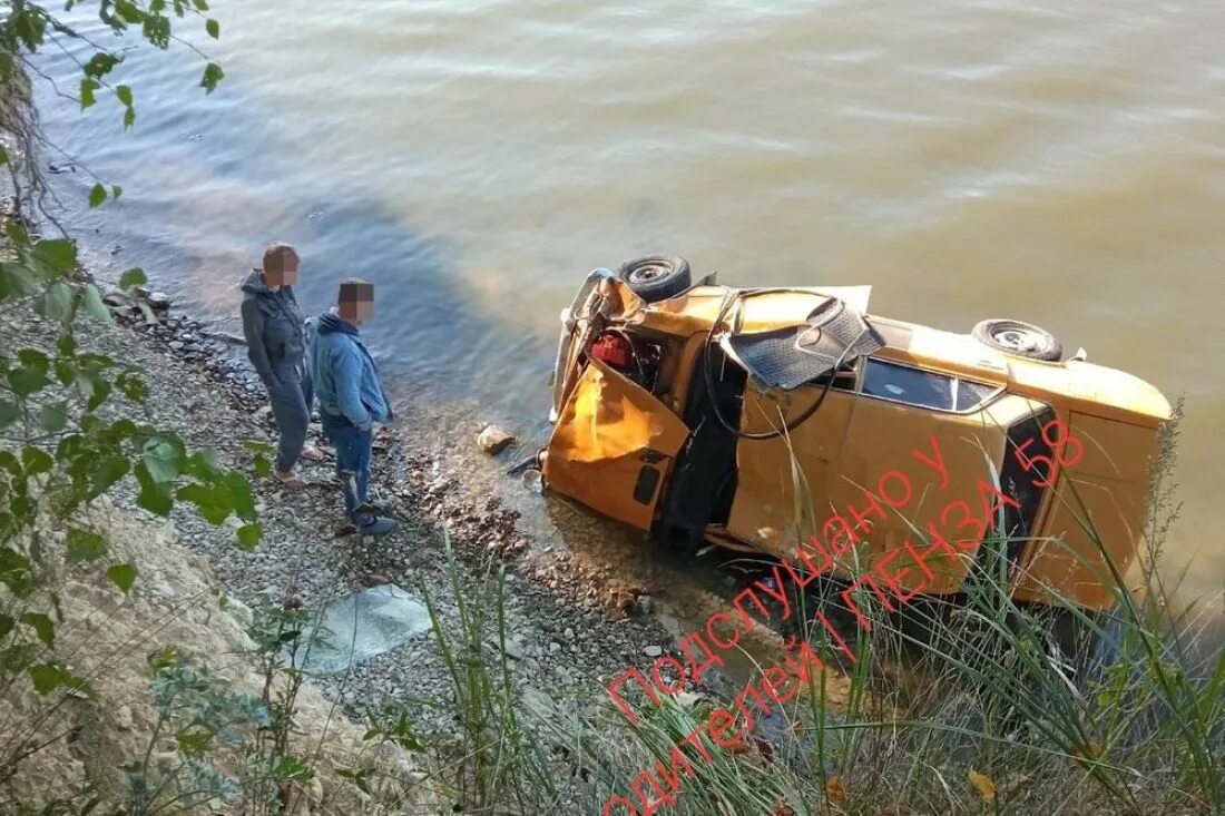 Упала с обрыва в воду. Дэвид колтури хайдайвер. Акапулько гора кебрада. "скала". Обрыв карьер.