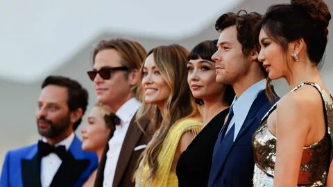 Harry Styles: Αρνήθηκε να φωτογραφηθεί πλάι στην Οlivia Wilde στο κόκκινο χ...
