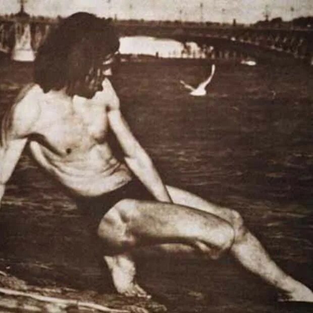 Дмитрий Медведев Голый