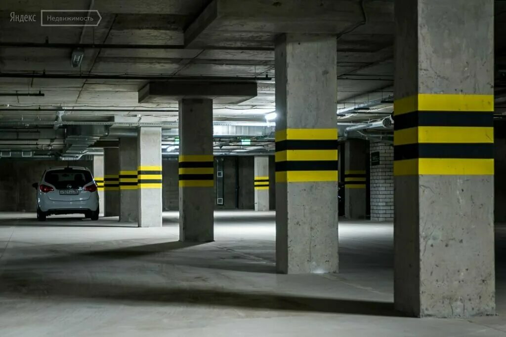 Подземный паркинг ЖК Золотая подкова. Подземная парковка в квартале. Паркинг в ЖК на улице. Паркинг на звездной.