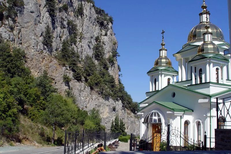 Храм на крымского. Собор архангела михаила ялта. храм архангела михаила в ореанде. храм архистратига михаила ялта. крым ореанда храм архангела михаила.