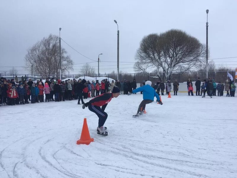 Каток пермь с прокатом. Трудовые резервы Пермь каток. Стадион звезда Пермь каток. Каток на молот Пермь 2021. Большой каток в Перми.