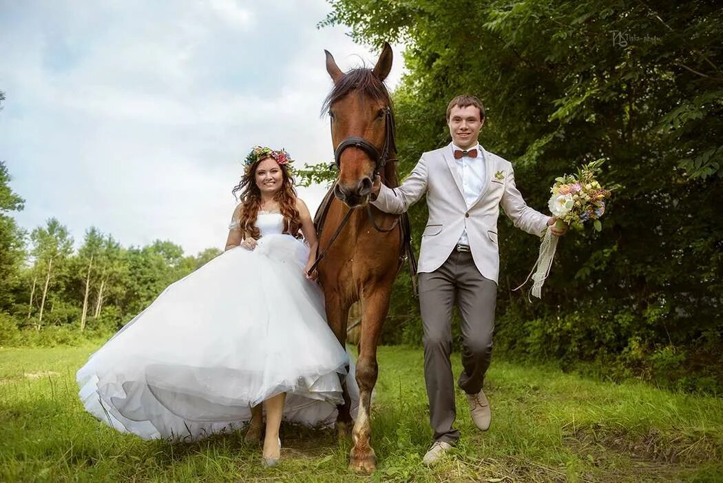 Фотосессия с лошадьми. Свадебная фотосессия с лошадьми. Невеста на лошади. Жених и невеста на лошадях. Конь жених