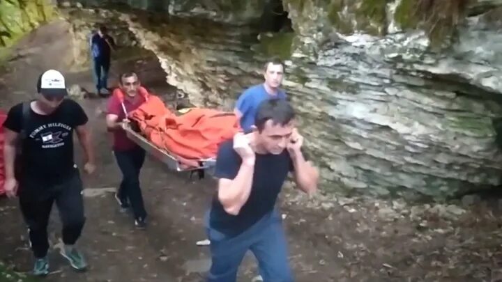 Трагедия в абхазии. Туристка сорвалась в абхазии. туристка упала в абхазии.