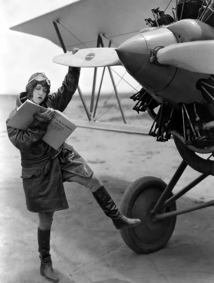 Дороти Себастьян. Пилот 20 века ретро. Ретро самолет. Старые самолеты.