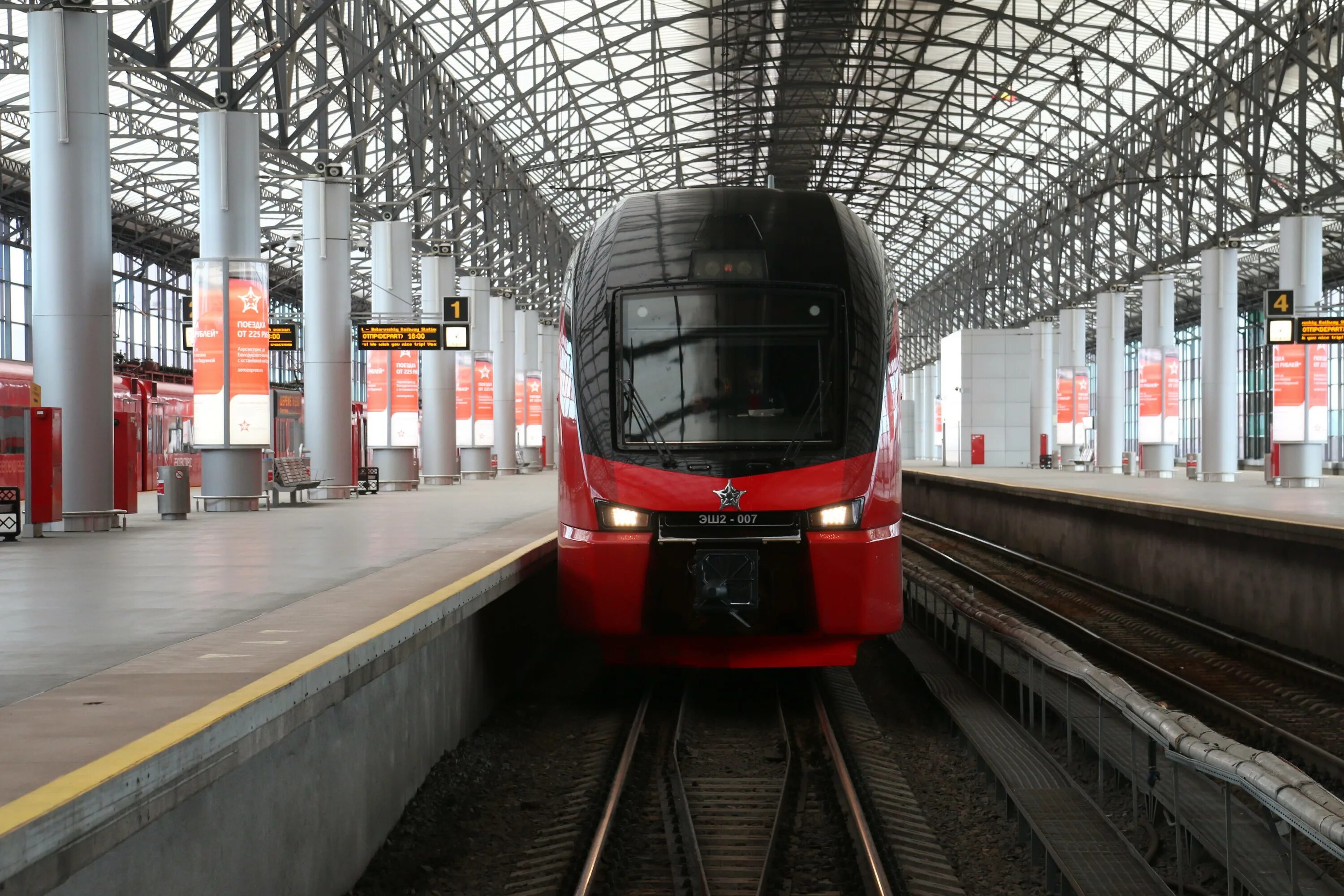 Метро савеловская аэроэкспресс. Аэроэкспресс Шереметьево станции. Поезд Аэроэкспресс Савёловский вокзал. Станция Савеловская Аэроэкспресс. Новый Аэроэкспресс в Шереметьево.