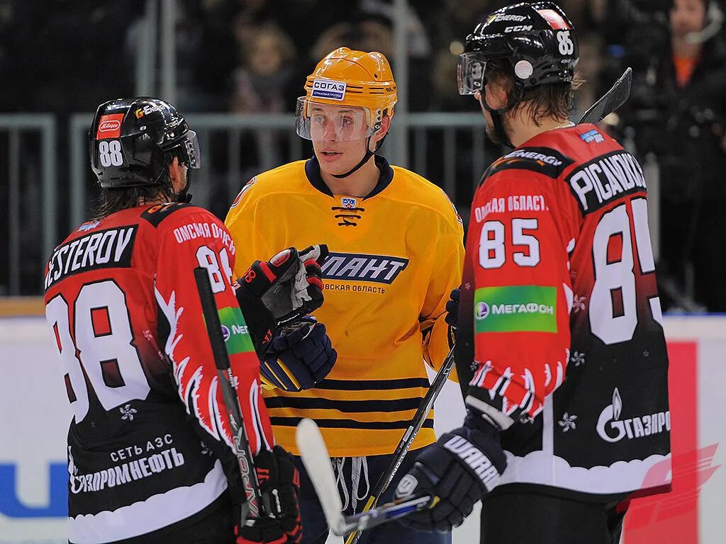 Авангард первый матч в омске. Авангард омск. Кубок гагарина фото. Фото хк омские крылья арена. Хк омские крылья вхл 2022.