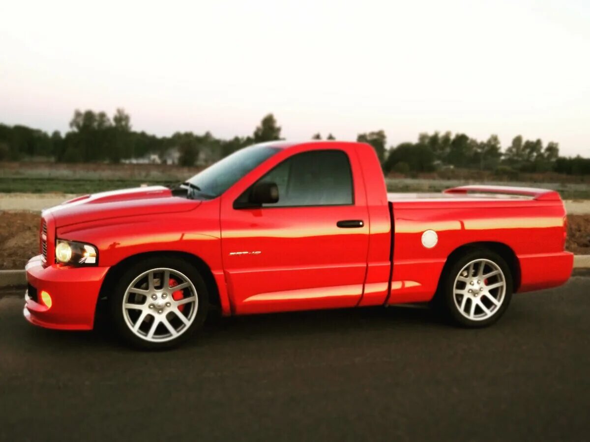Red toyota hilux. красный пикап. Chevrolet silverado crew cab. самые красивые красные пикапы. Dodge ram (додж рам).