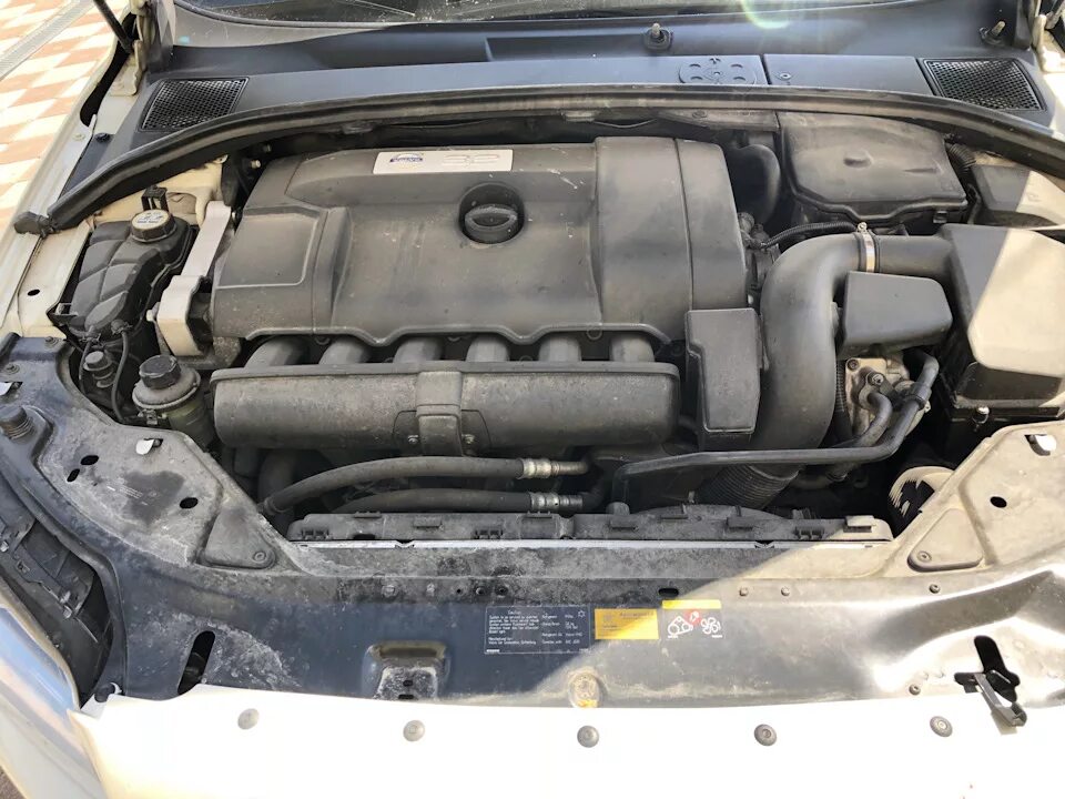 Ошибка открытый капот. Volvo s80 3.2 под капотом. вольво с 80 под капотом. volvo s80 под капотом. подкапотка вольво s80.