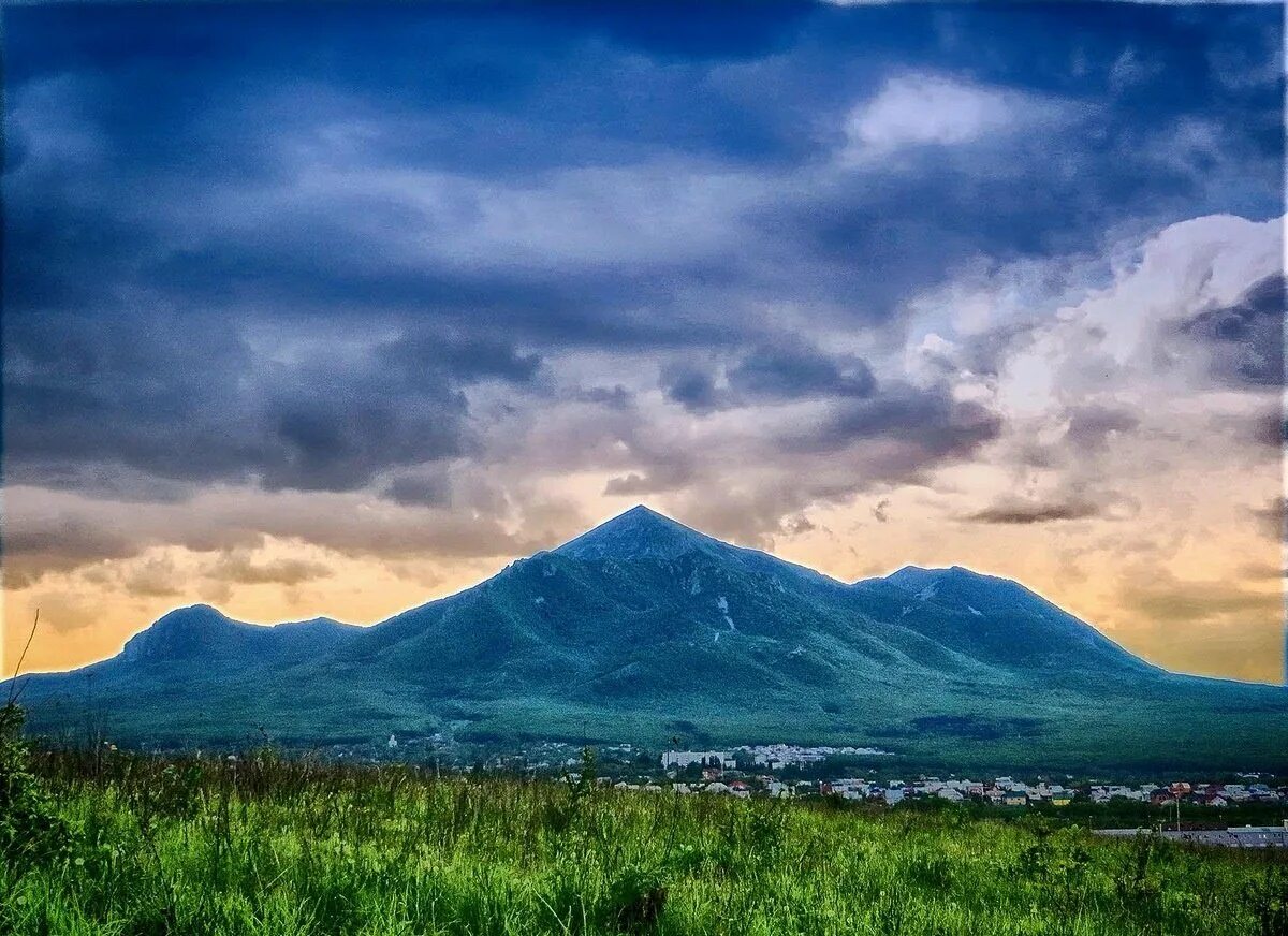 горы машук и бештау. пять гор в пятигорске названия. гора бештау ставропольский край. горы кавказских минеральных вод бештау. какие горы окружают пятигорск.