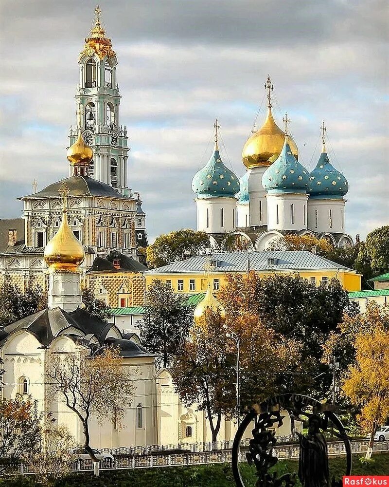 Монастырь святой троице сергиев. Троице-Сергиева Лавра Сергиев Посад. Сергиев Посад троицесергеева Лавра. Сергиев посадтроицв Сергия Лавра. Троице Сергиева лпвра Сергие поссад.