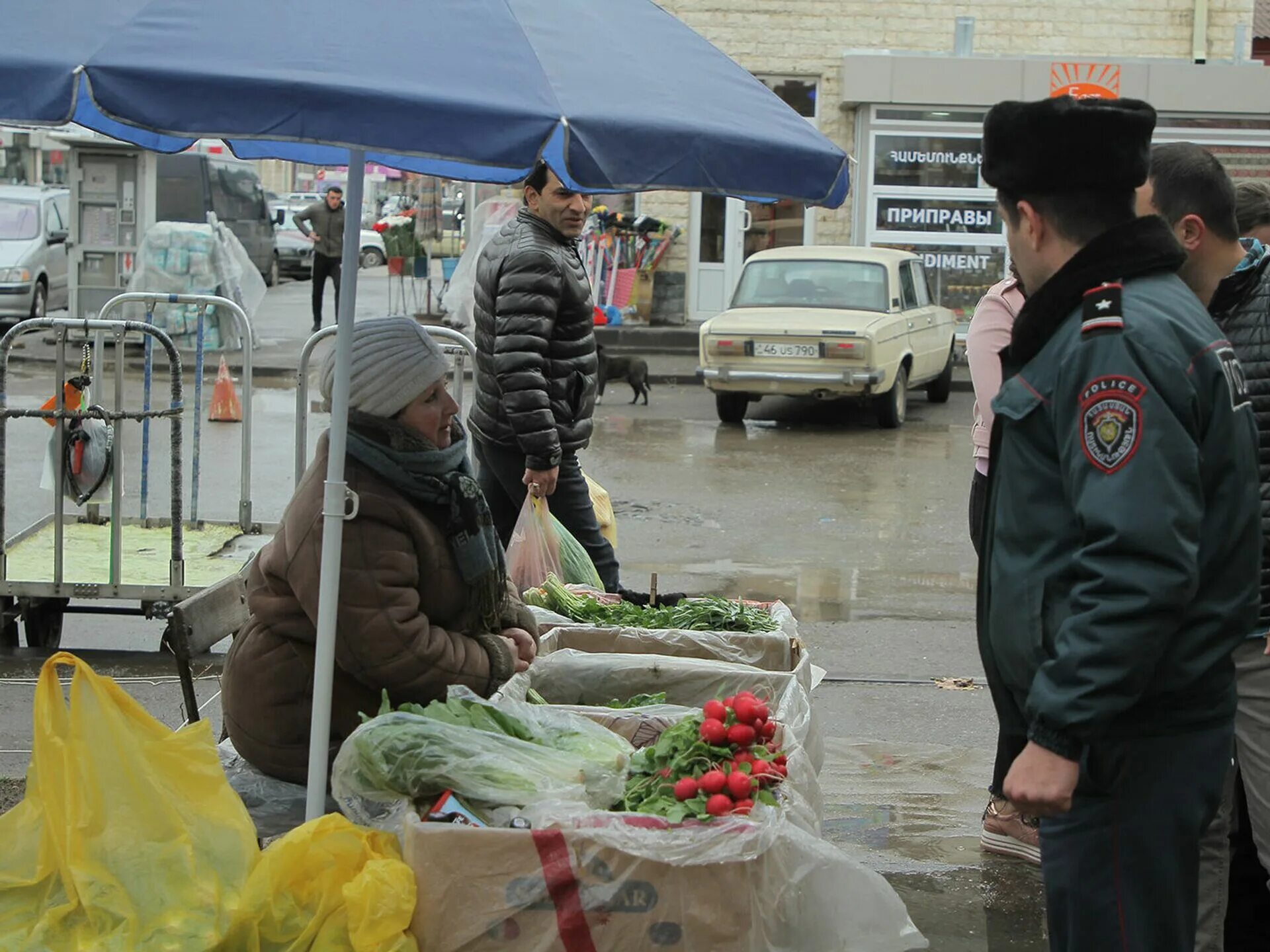 Новости сегодня на рынках последние ситуация. Гюмри рынок. Гюмри полиция. Сегодняшний Гюмри. Город Гюмри рынок.