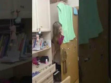 Сестра застряла на кухне