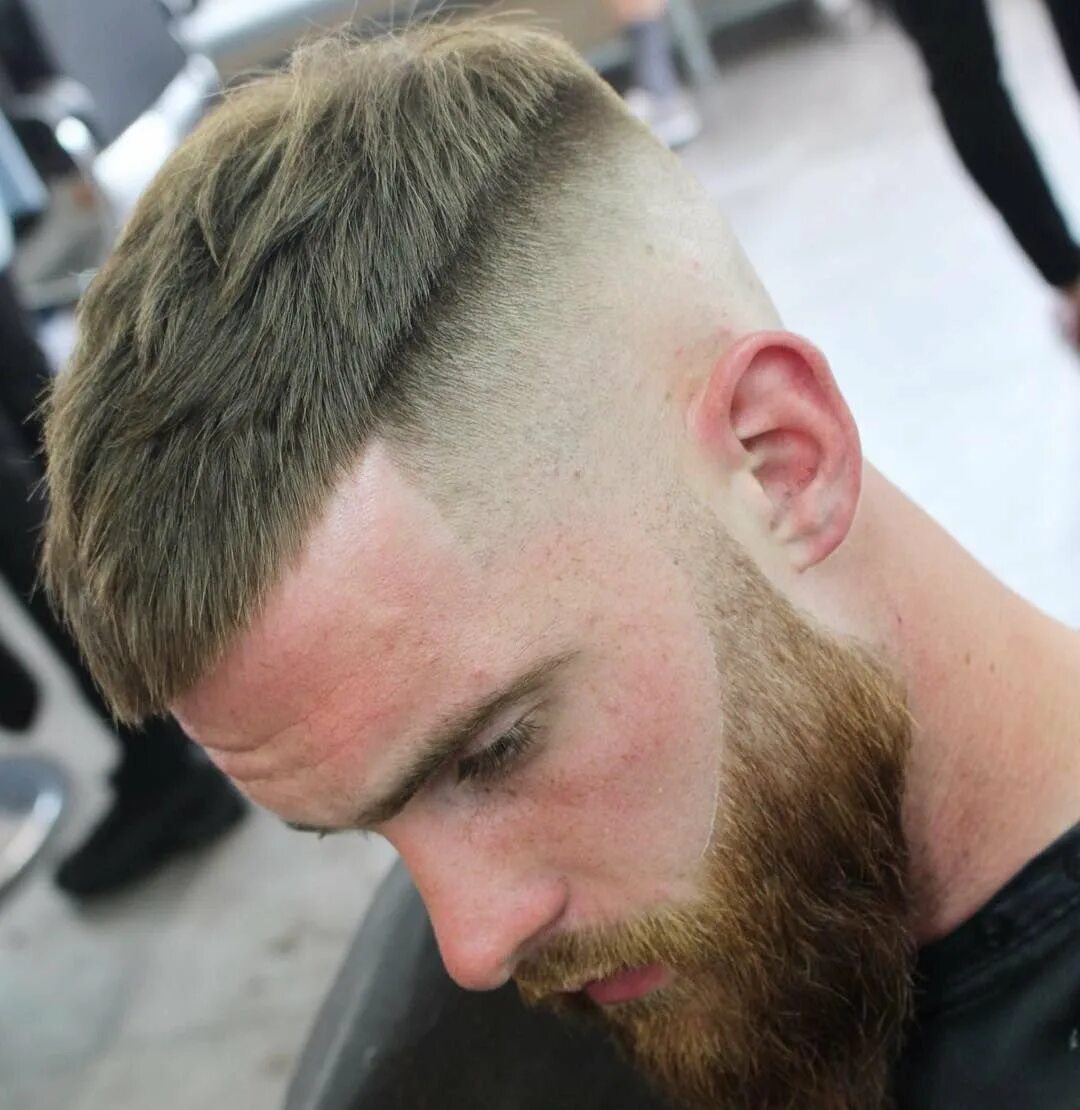 Грубый переход. Фейд цезарь спереди. Андеркат горшок. Мужские стрижки с постепенным переходом. Стрижка фейд (fade).