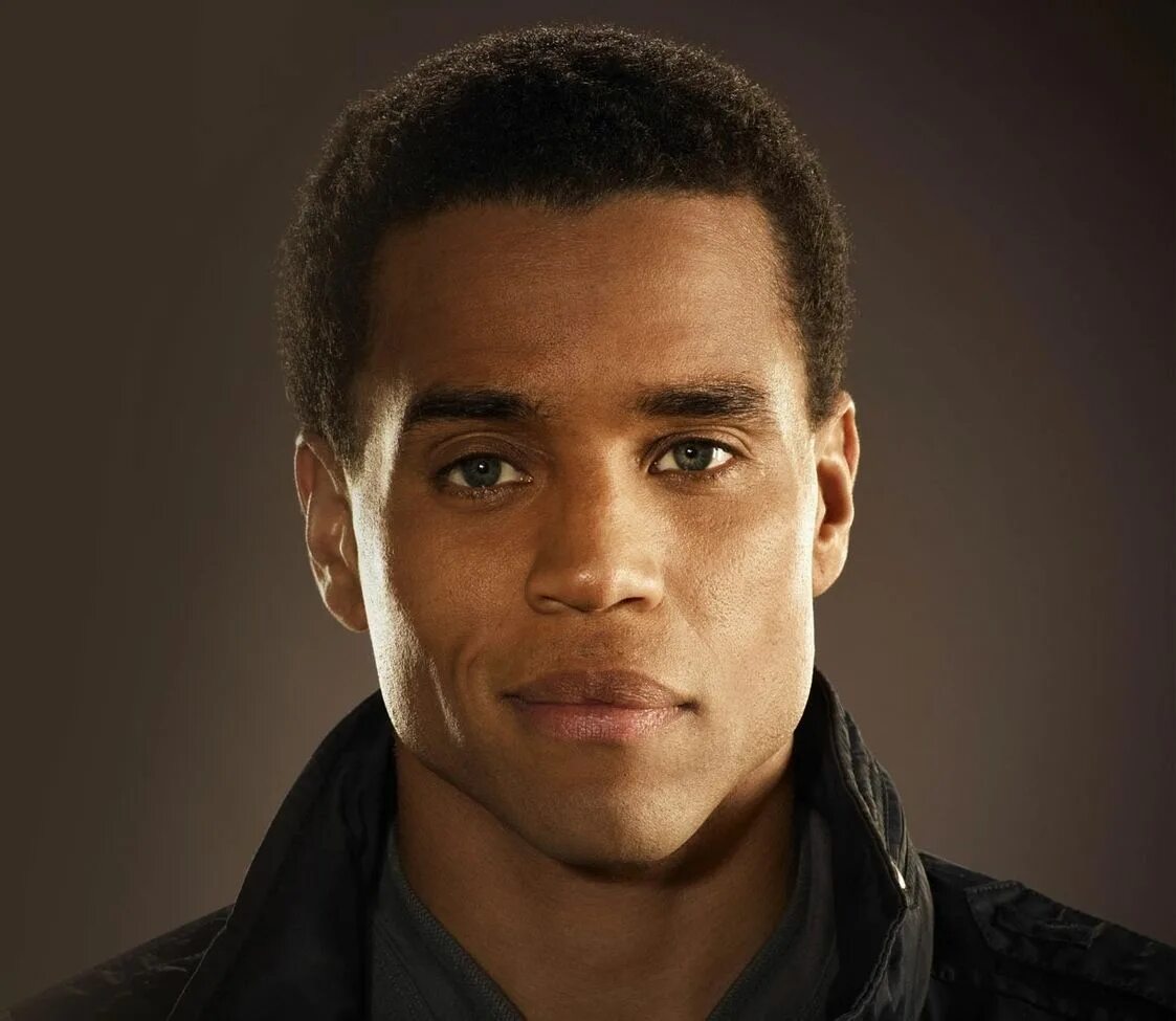 Почти человек Дориан. Почти человек (almost Human). Michael Ealy. Актер негр с голубыми глазами.