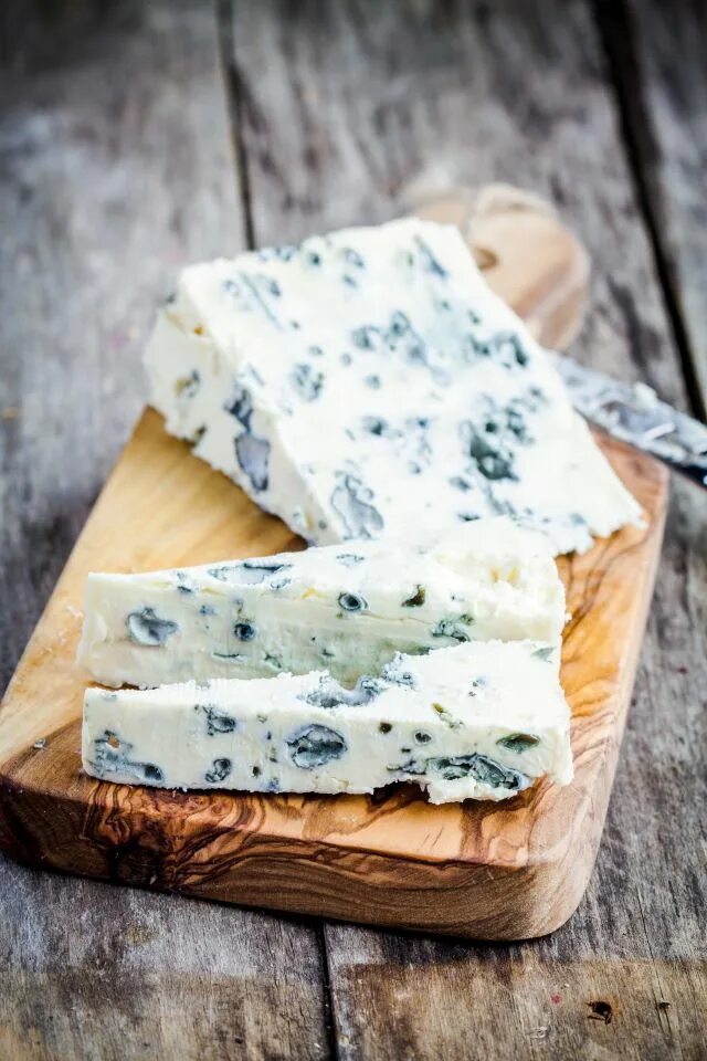 Blue cheese сыр с голубой. Сыр рокфор франция. Сыр с голубой плесенью дор блю. Blue cheese сыр с голубой. Сыр с голубой плесенью блю чиз бридель 100 г.
