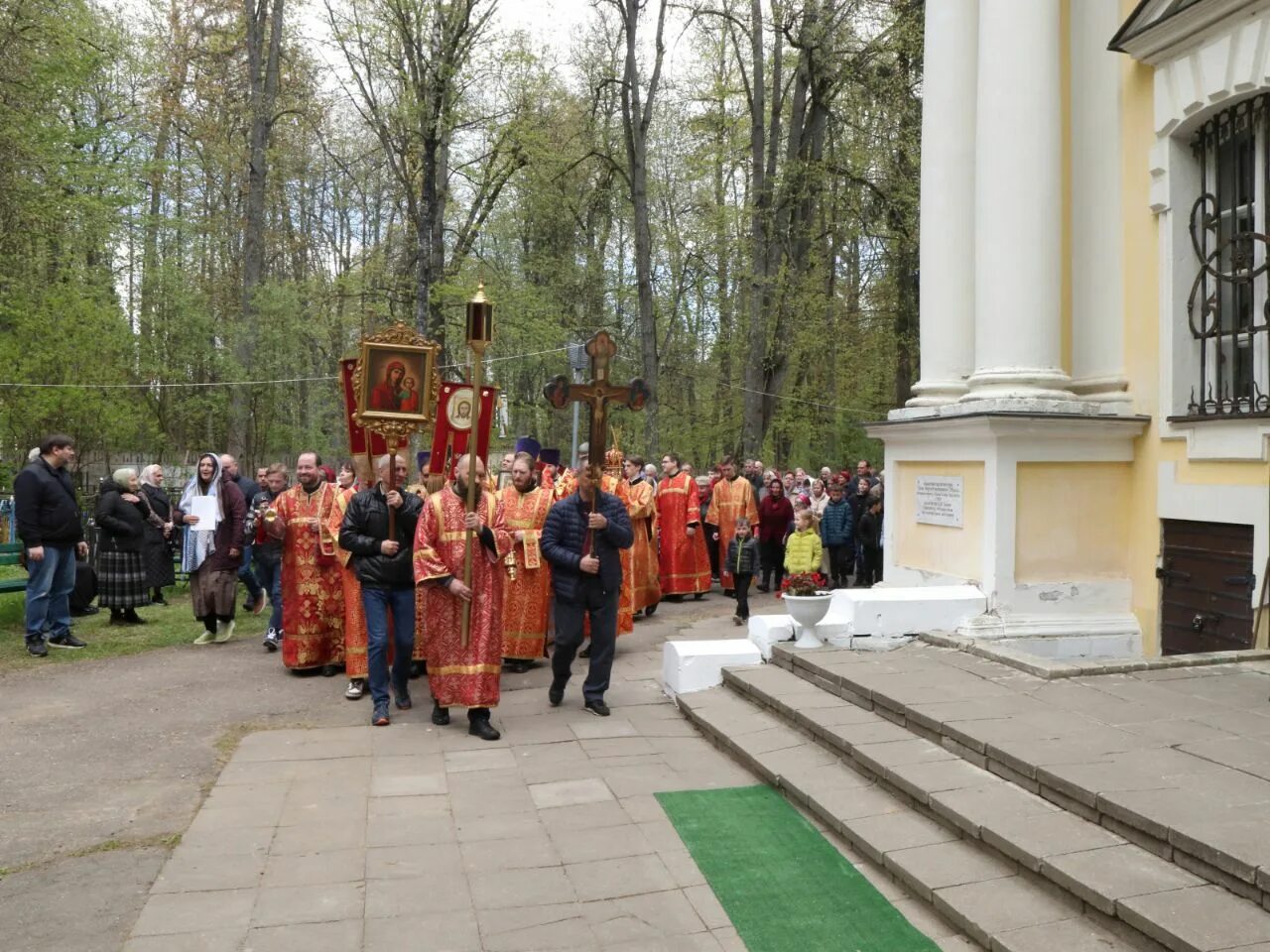 Спас церковь в митино. Епископ силуан павлово-посадский. храм всемилостивого спаса в вороново. всемилостивый спас в митино пасха храм.