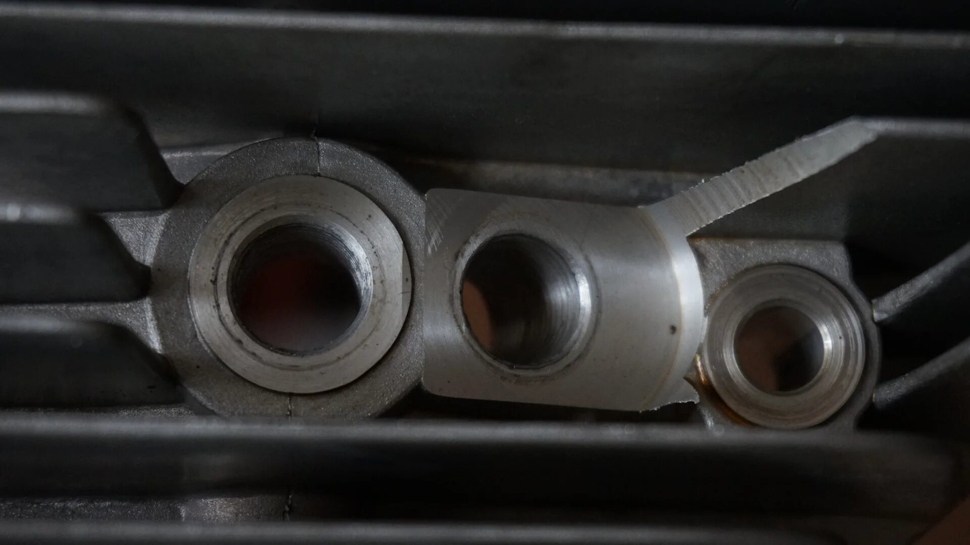 8 мотор мерседес 210. 2 aan. Свечи на 2. 2 aan. Свеча в камере сгорания.