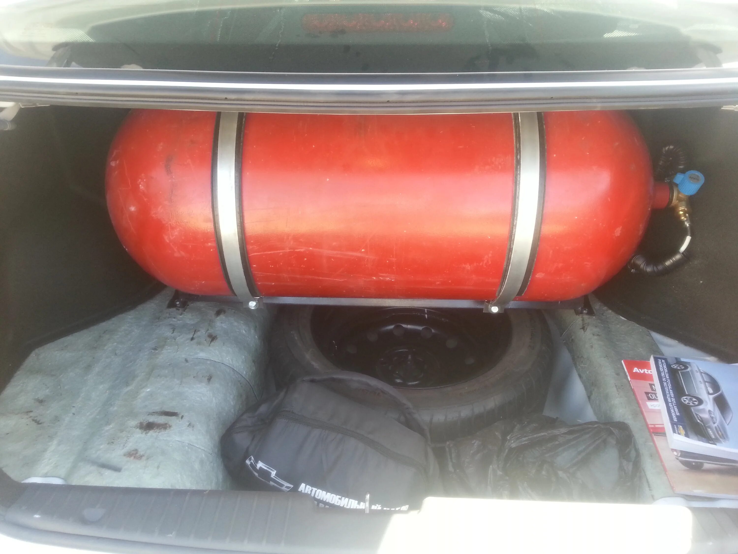 Установка метана на киа рио 4. 2 метан. Цилиндрический баллон гбо 50 л. Газ гбо метан 4 поколения газболон. Газ баллон метан 4 поколения.