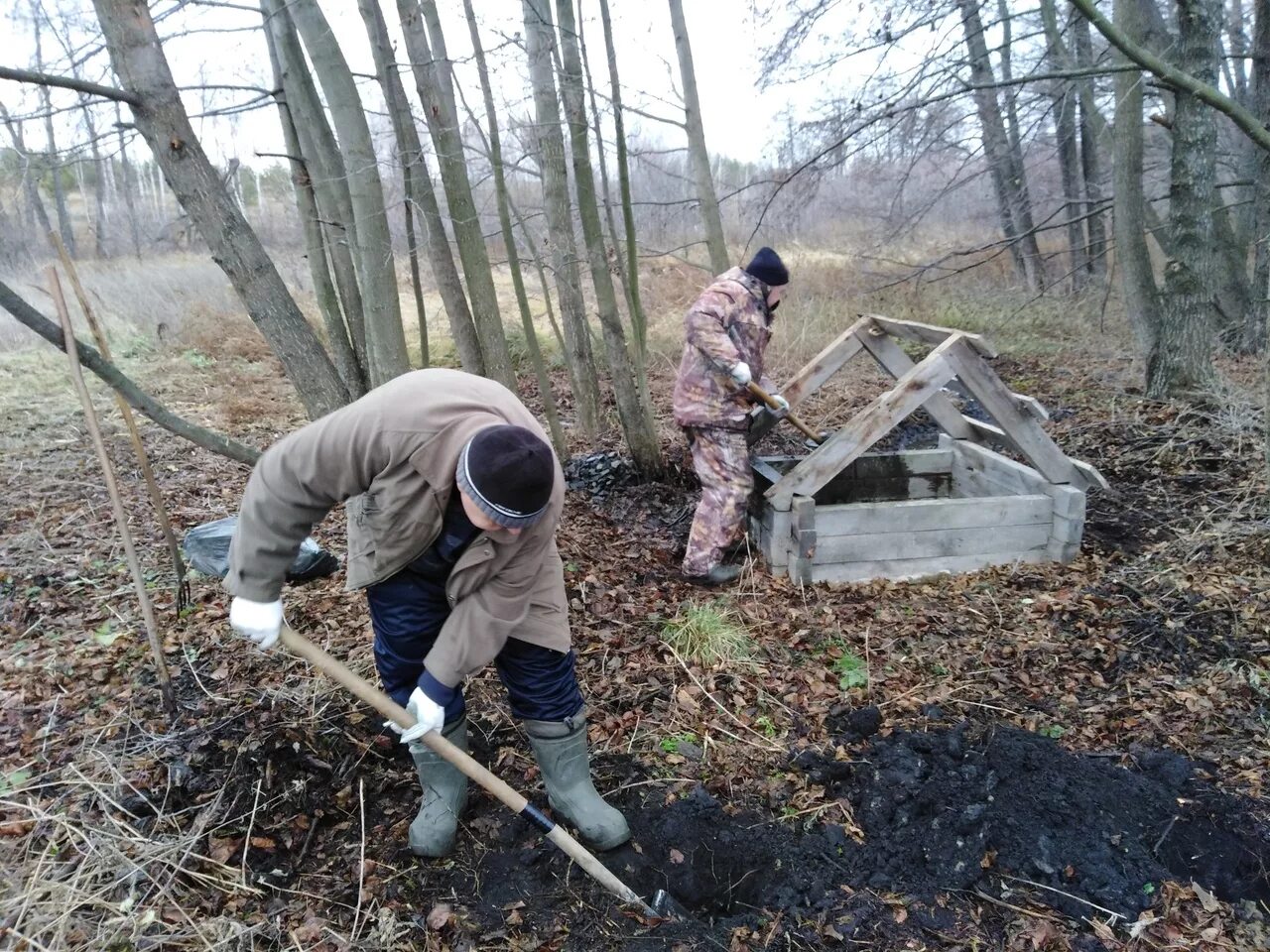 Удалили родника. Расчищают Родники. Родник Димитровград. Вешкаймский лесхоз. Чёрная речка Вешкаймский район.