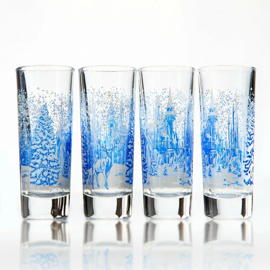 Четыре стопочки. Рюмка цветное стекло чехословакия. Граненые цветные стопки чсср. Рюмка цветное стекло чехословакия. Хрустальные рюмки с металлическим дном.