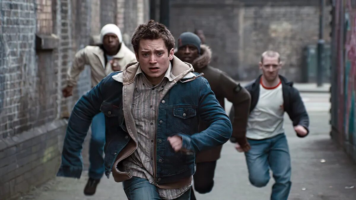 Элайджа Вуд хулиганы зеленой улицы. Чарли Ханнэм Green Street Hooligans. Хулиганы зелёной улицы 3.