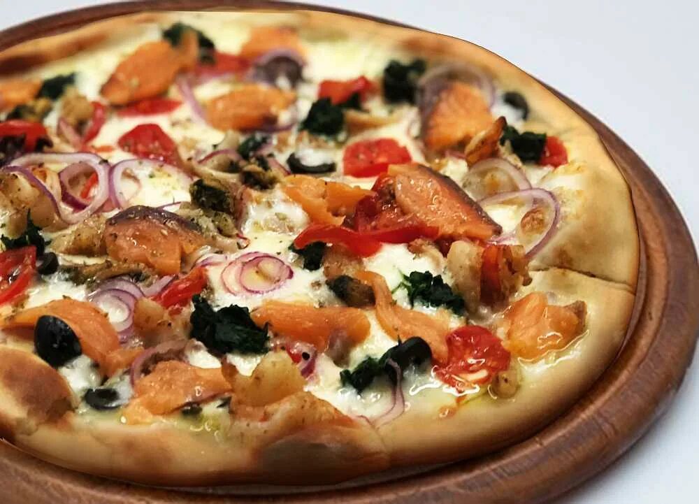 Домашняя пицца с морепродуктами. Пицца с морепродуктами. Пицца с креветками. Пицца море. Пица из море продуктов.