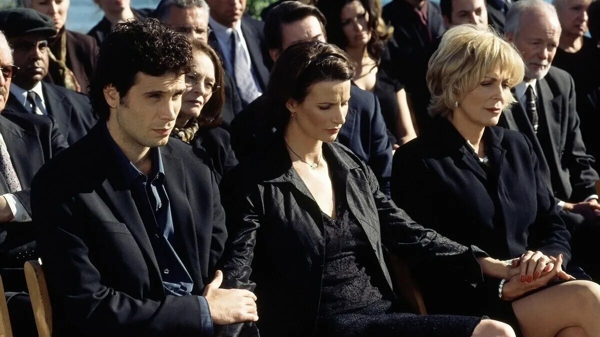 Клиент всегда мертв. Клиент всегда мертв сериал. Six feet under (2001-2005). Клиент всегда мертв (2001). Six feet under Series.