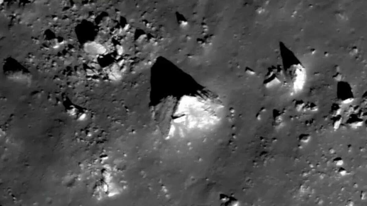 Pyramids on the moon steve_dean010 Flickr