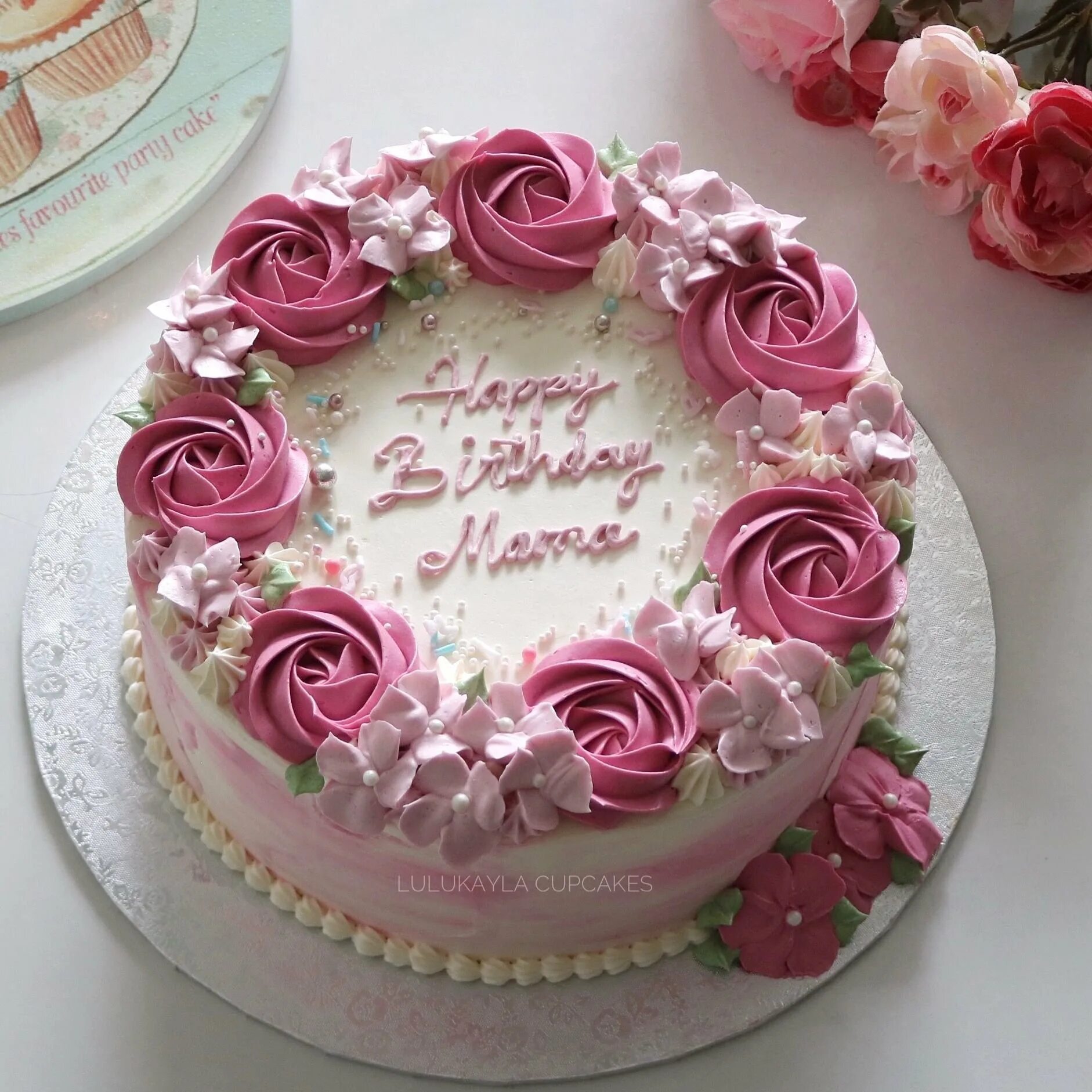 Красивые кремовые торты. Украшение торта для мамы. Торт для женщины. Торт на юбилей.