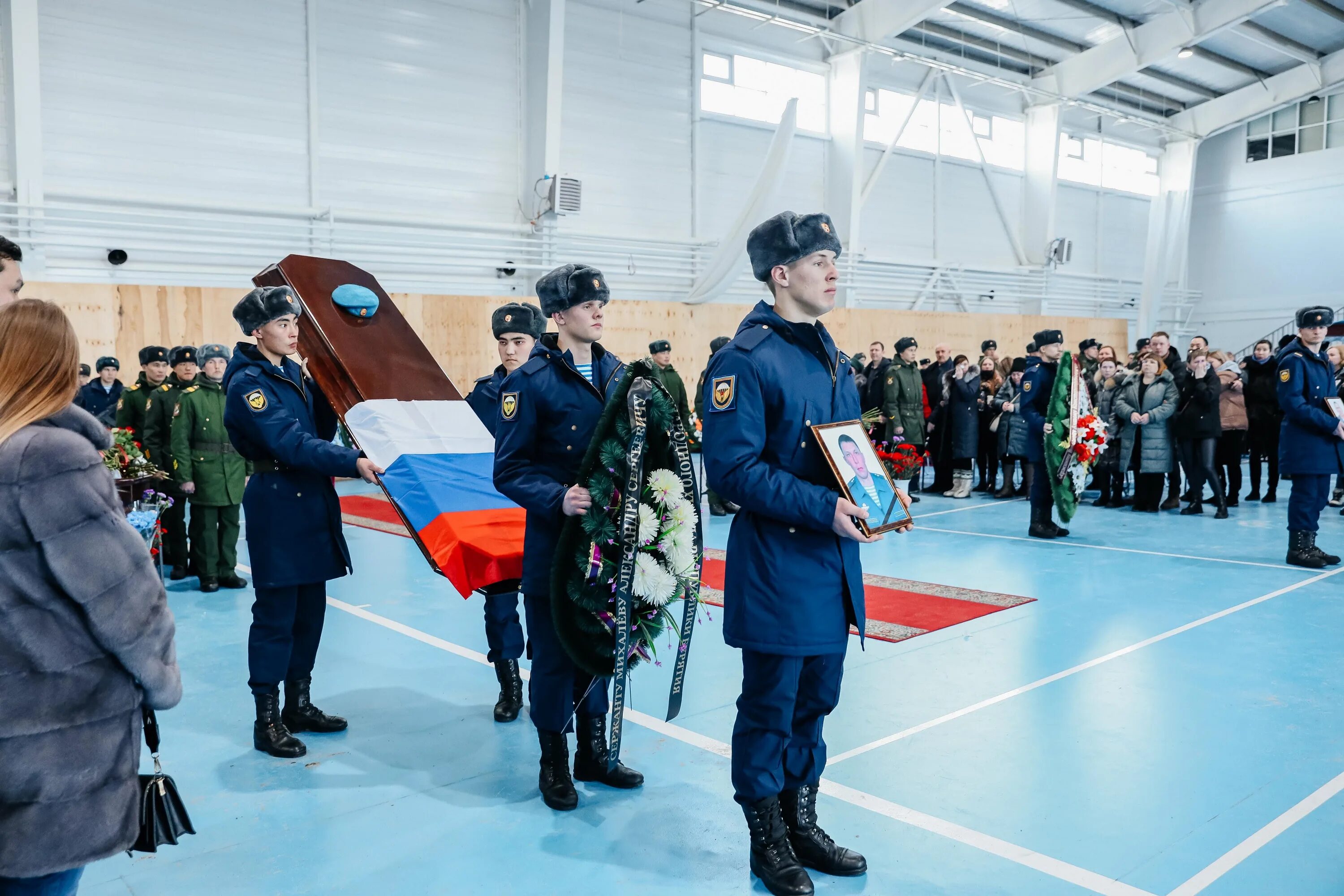 Прогноз на сегодня в улан. Десантно-штурмовая бригада Улан-Удэ. Улан Удэ прощание с десантниками. Лукодром в Улан-Удэ прощание с погибшими.