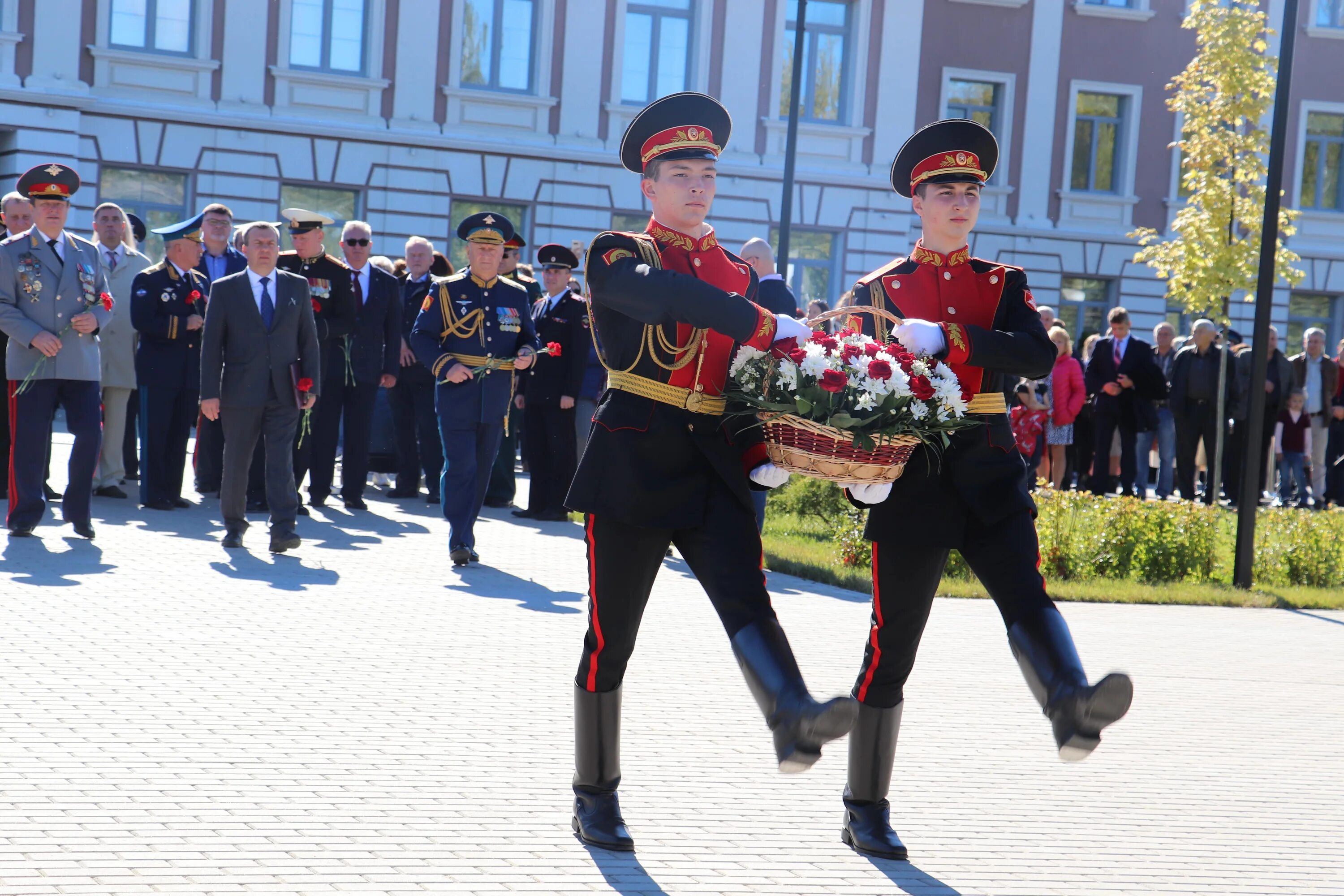 Новости сву сегодня. Тверское Суворовское военное училище. Форма Суворова Тверского Суворовского училища. Гатин Флëр выпусник Тверского Суворовского училище. Суворовцы в строю.