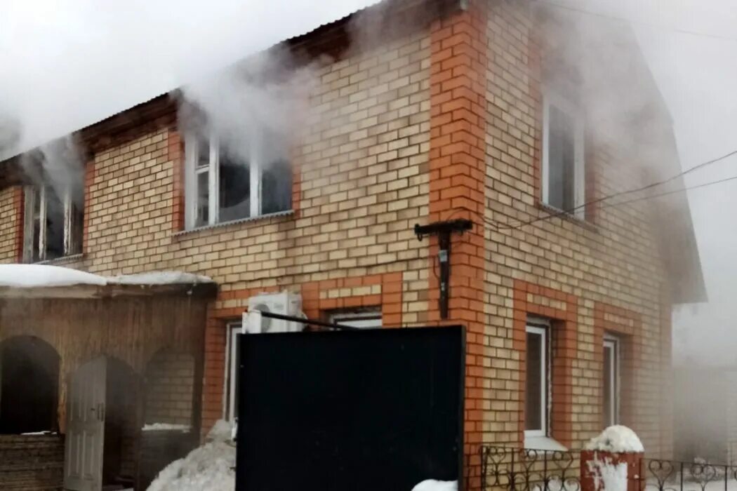 Саракташ пожар. Сгорел дом в Саракташе. Пожар в Саракташе вчера. Погода в саракташе на 3