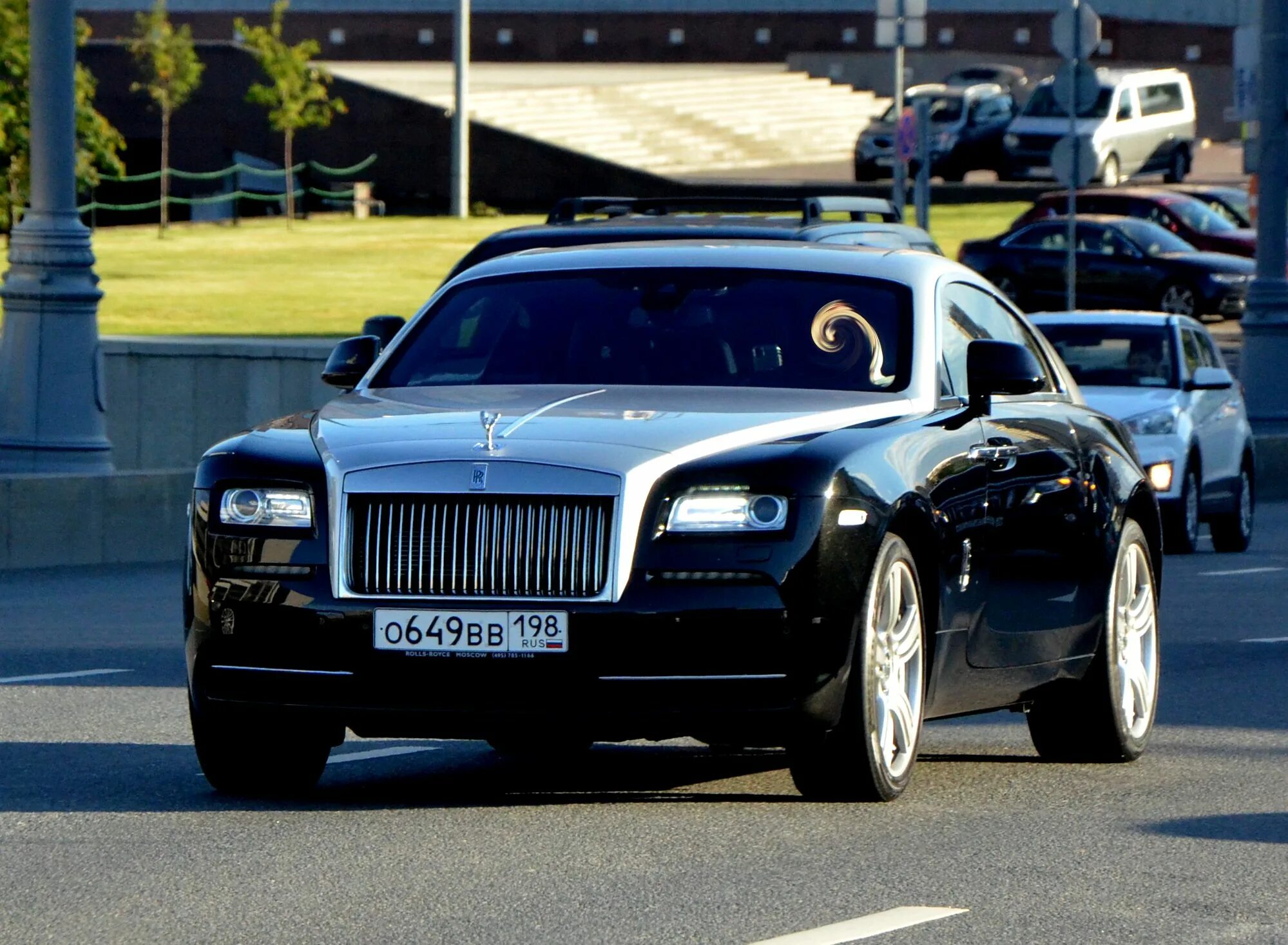 Rolls royce phantom автономер. Машина за 6000000 рублей. Бмв роллс ройс. Rolls royce dawn кабриолет. Роллс ройс 2022.