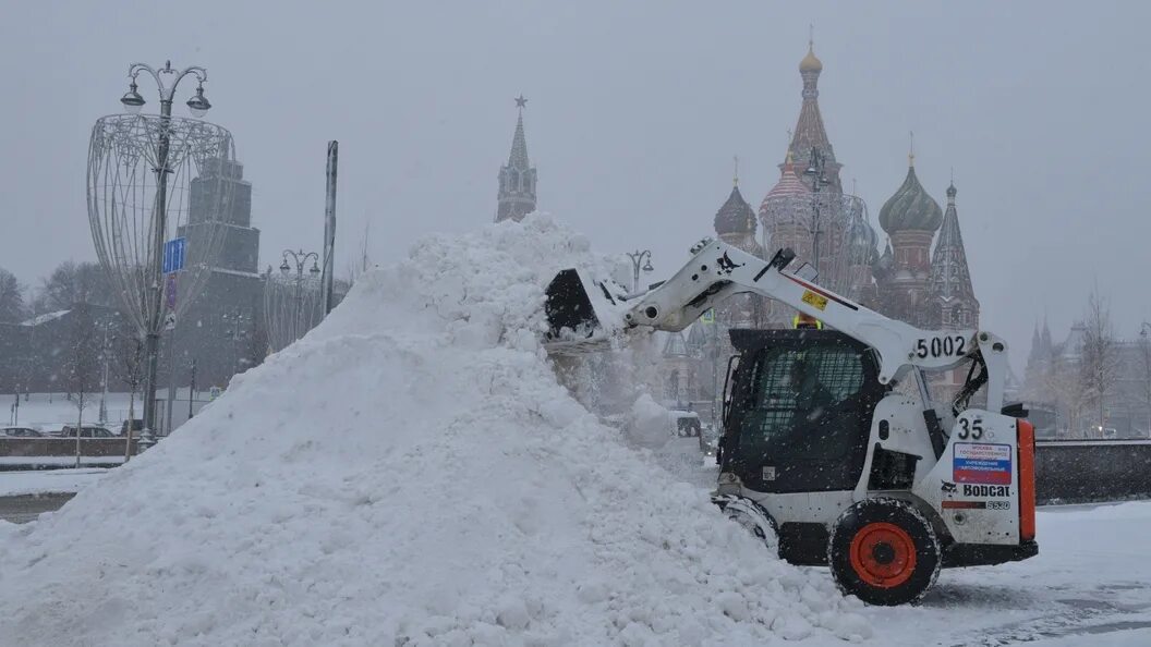 Сколько будет идти снег сегодня в москве. Снегопад в москве. огромные сугробы в москве. москву завалило снегом. неубранный снег в москве.